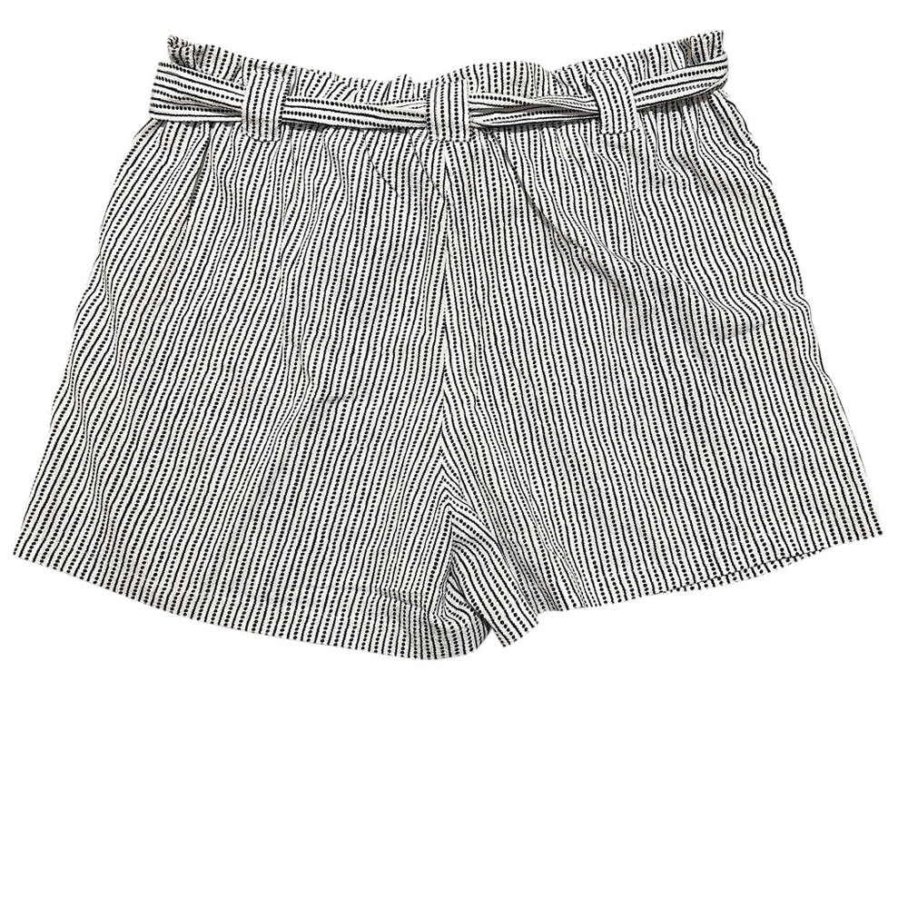 Max Studio Paperback Mini Shorts - Picture 2 of 3